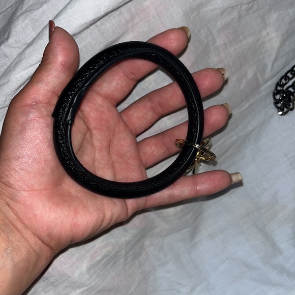 Chain strapped purse with key Holder lot - Picture 3 of 10